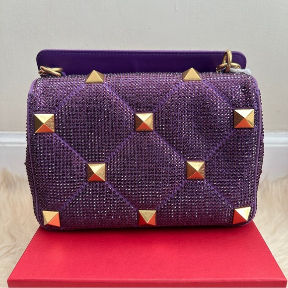 🎀SOLD🎀NWT💯% Auth Valentino Garavani Roman Stud Crystal Leather Bag - Picture 7 of 10